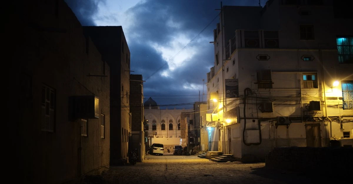 غارات جوية تستهدف مواقع الحوثيين غرب تعز وسط تصاعد التوتر في اليمن