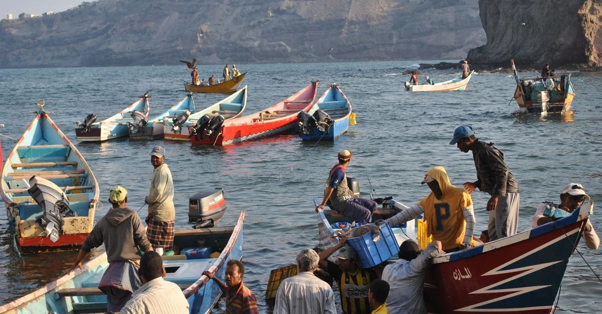 حصار الممرات والقرصنة يرفعان تكاليف الشحن اليمنية إلى مستويات قياسية