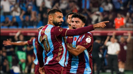 إعصار صلاح يضرب الدوري التركي: طرابزون سبور يحتفي بخماسية تاريخية بقيادة النجم المصري