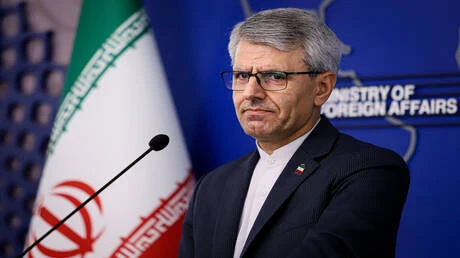 طهران تتهم واشنطن رسمياً بالتسبب في أزمة الملاحة التجارية بمضيق هرمز الاستراتيجي