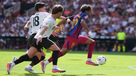 برشلونة يكتسح فالنسيا بخماسية نظيفة ويحكم قبضته على صدارة الدوري الإسباني